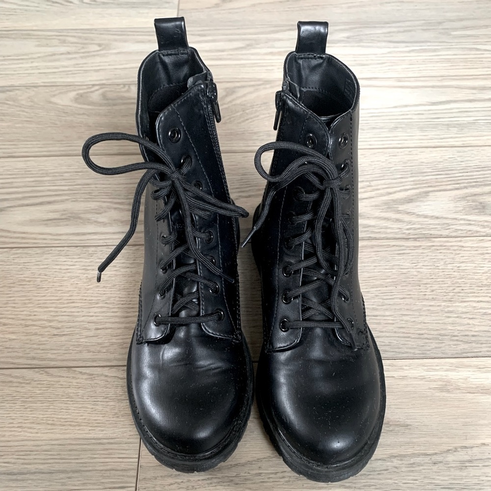 Combat boots size 6 1/2